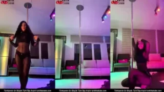 Çıplak Kızın Sakso Yayını Odada