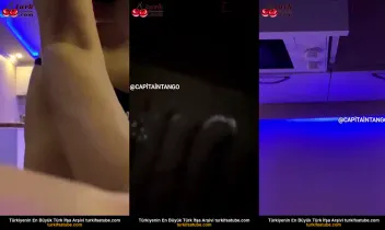 Ebru, kimsesiz kamerayı yerleştirerek amcığını okşadı