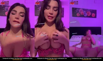 Seksi kadın yatağında özgüvenli anı yaşadı