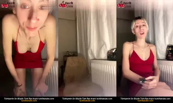 Paris’te Sakso Yaparak Çıplak Bayan