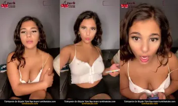 Küçük kıvrımlarla kandırmış, seksi manita çıplak bir bayan ortaya çıkıyor